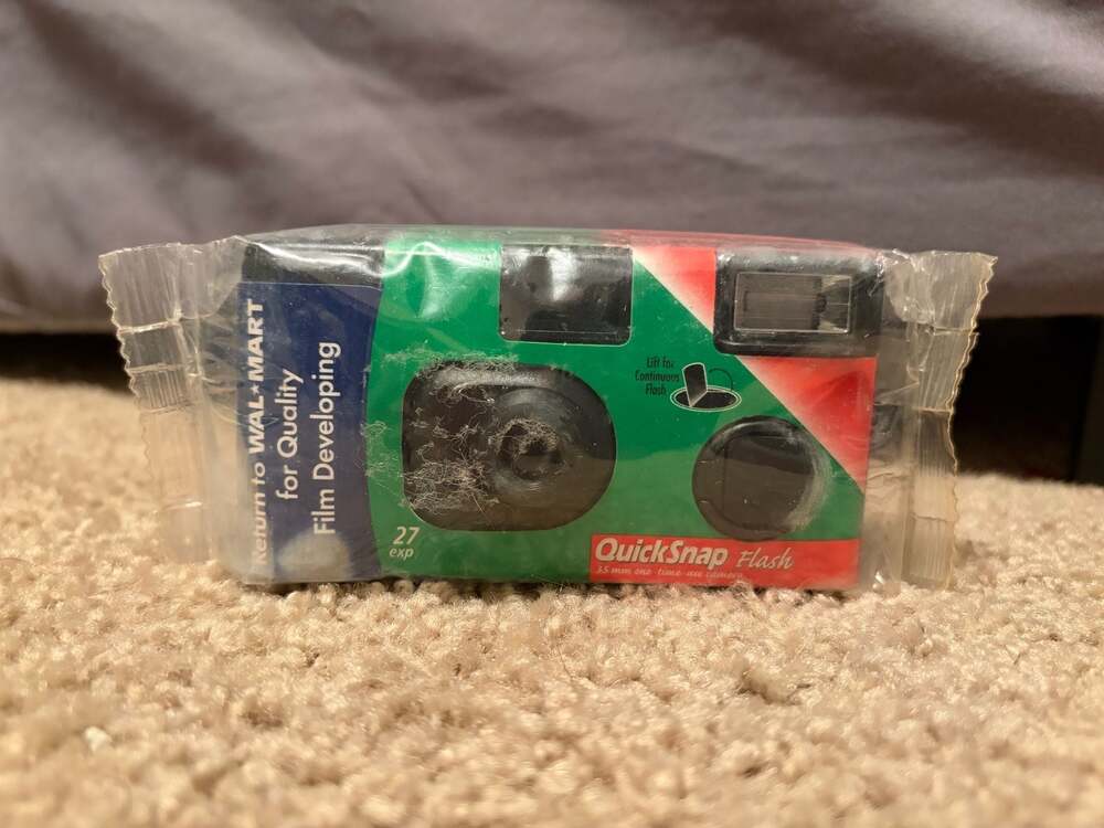 Vintage Fujifilm QuickSnap Flash 35mm Disposable Camera 27 Exposures Expired ‘02
